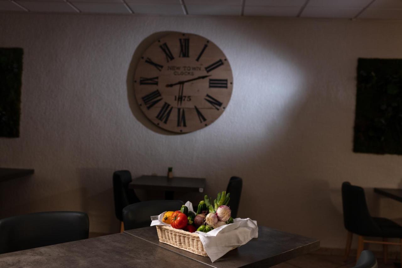 Le Regina Hotel Et Restaurant Canet-Plage Bagian luar foto