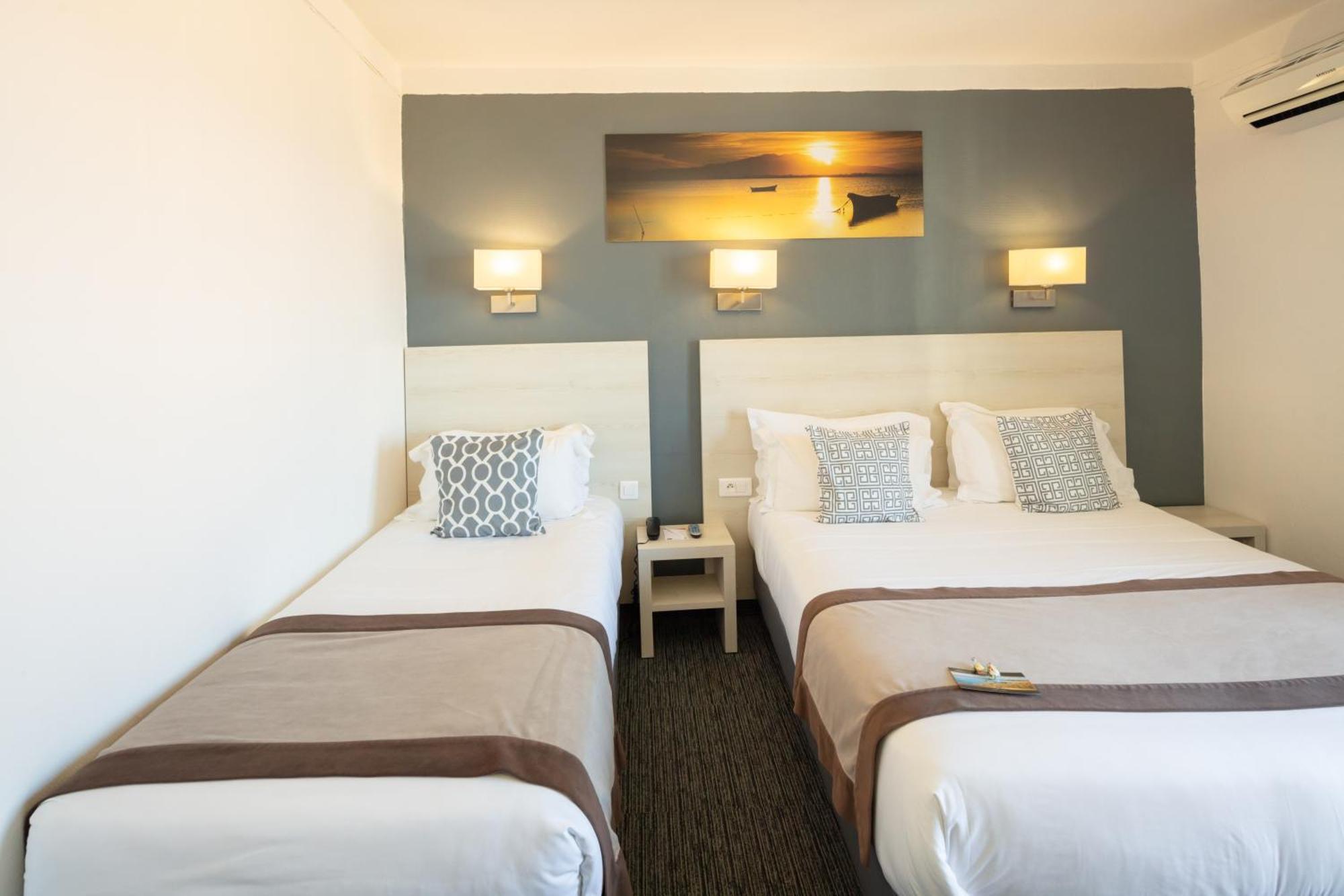 Le Regina Hotel Et Restaurant Canet-Plage Bagian luar foto