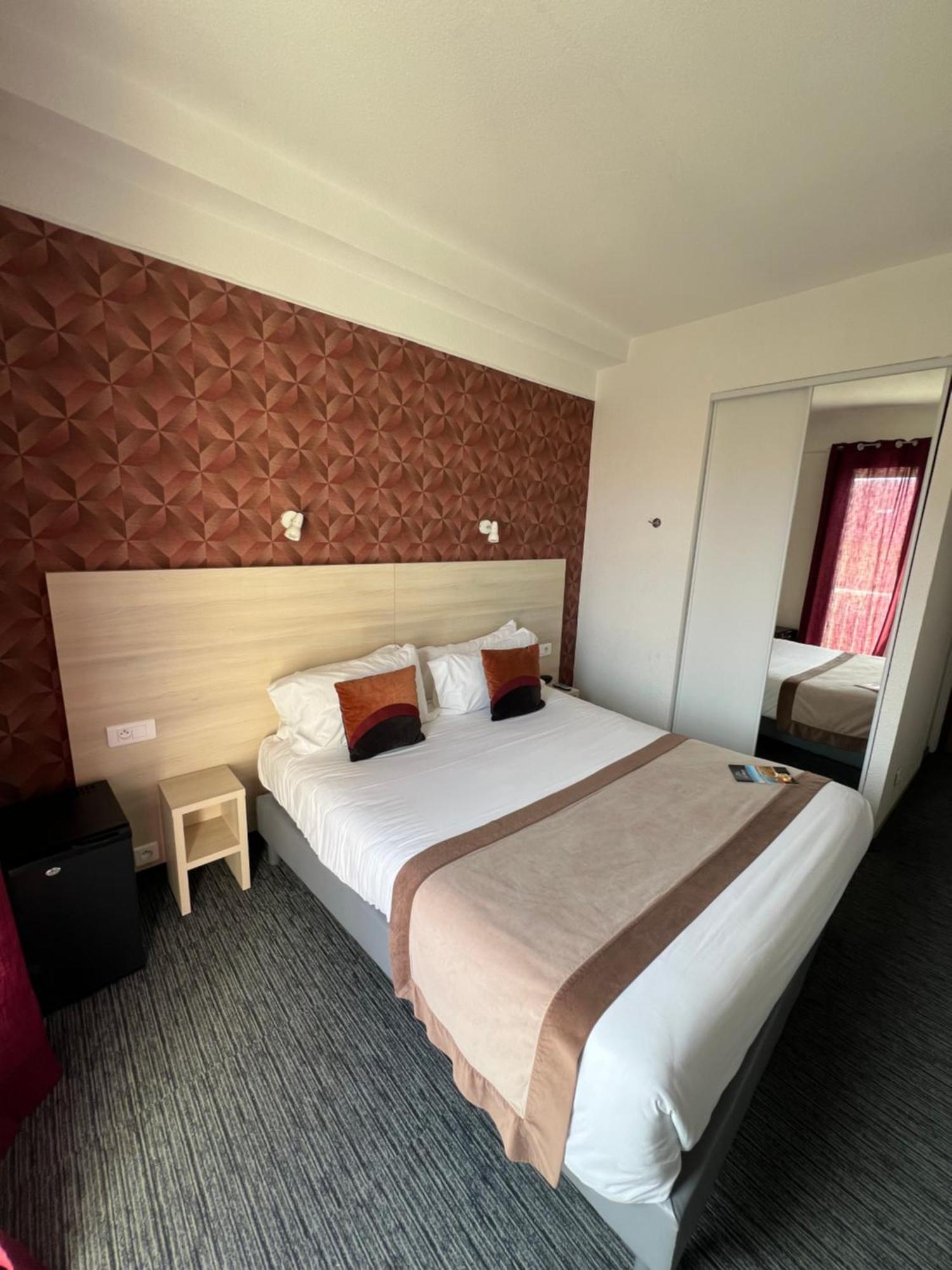 Le Regina Hotel Et Restaurant Canet-Plage Bagian luar foto
