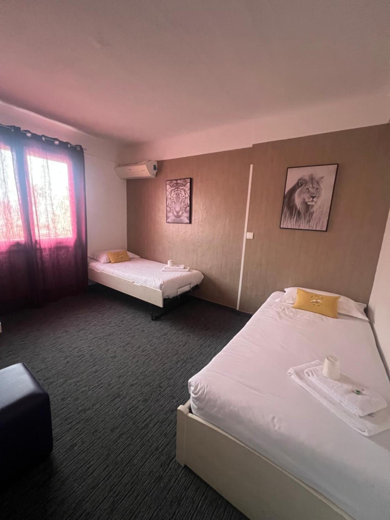 Le Regina Hotel Et Restaurant Canet-Plage Bagian luar foto