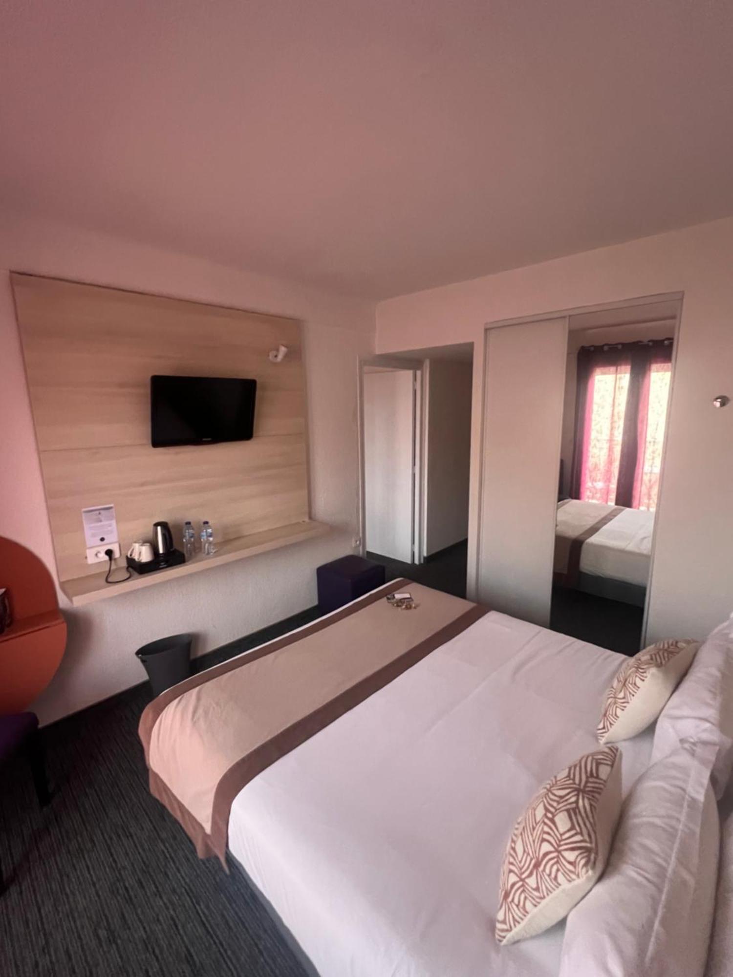 Le Regina Hotel Et Restaurant Canet-Plage Bagian luar foto